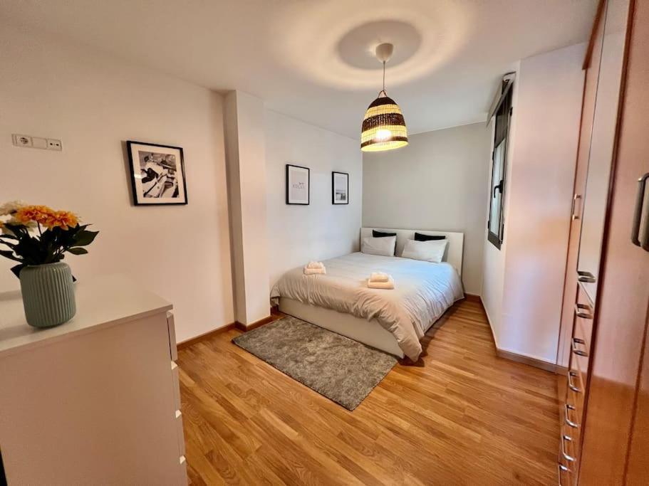 Apartamento Espacioso Y Familiar Terrassa Buitenkant foto