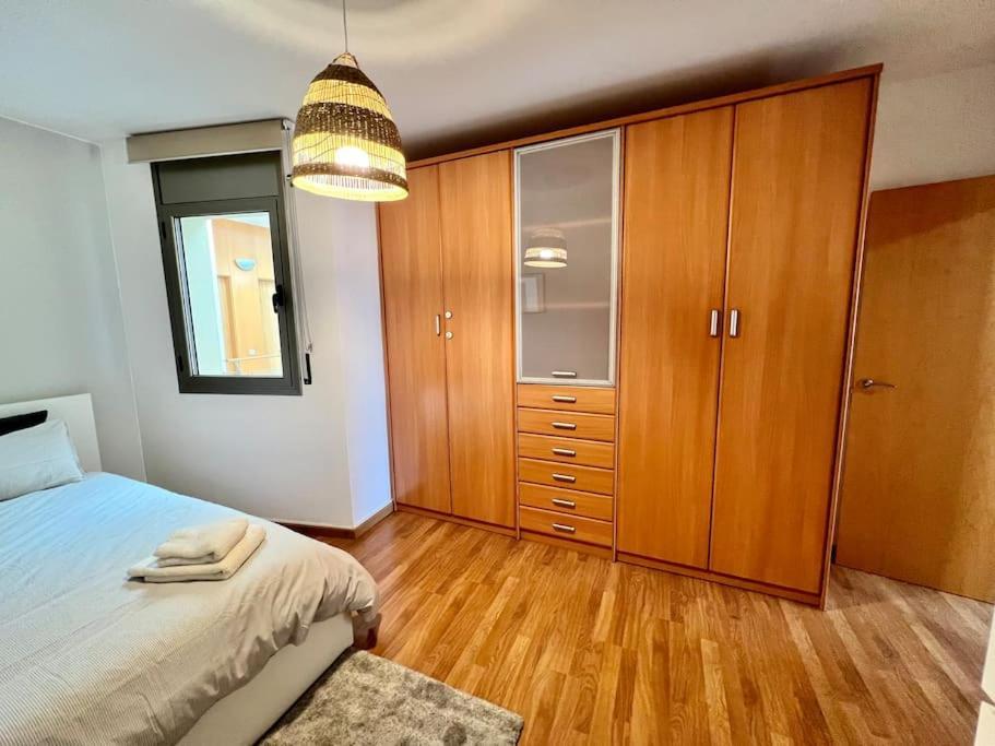 Apartamento Espacioso Y Familiar Terrassa Buitenkant foto